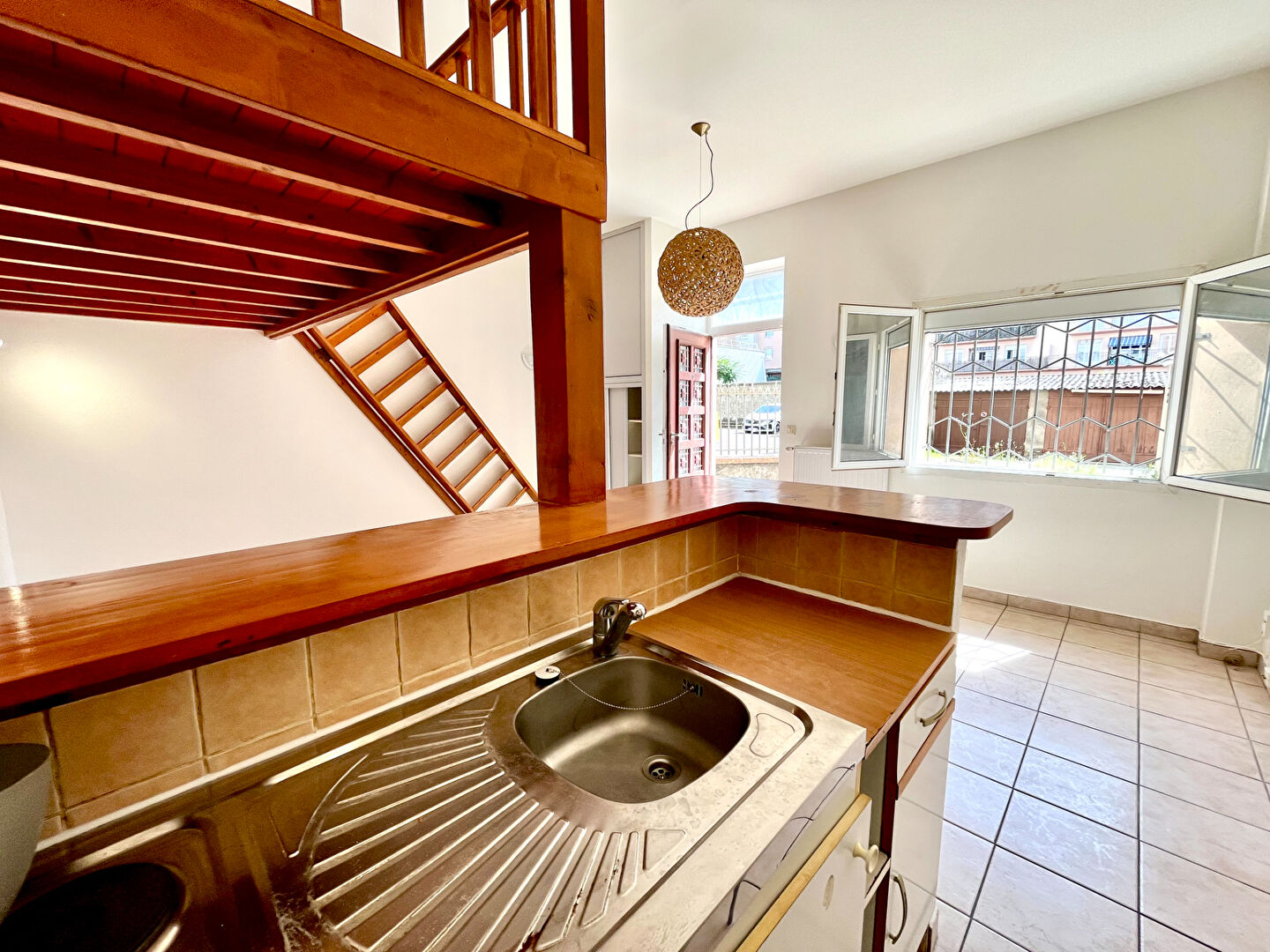 Photo Studio en RDC sur cour- 28,05m2 Villeurbanne Gratte Ciel image 3/6