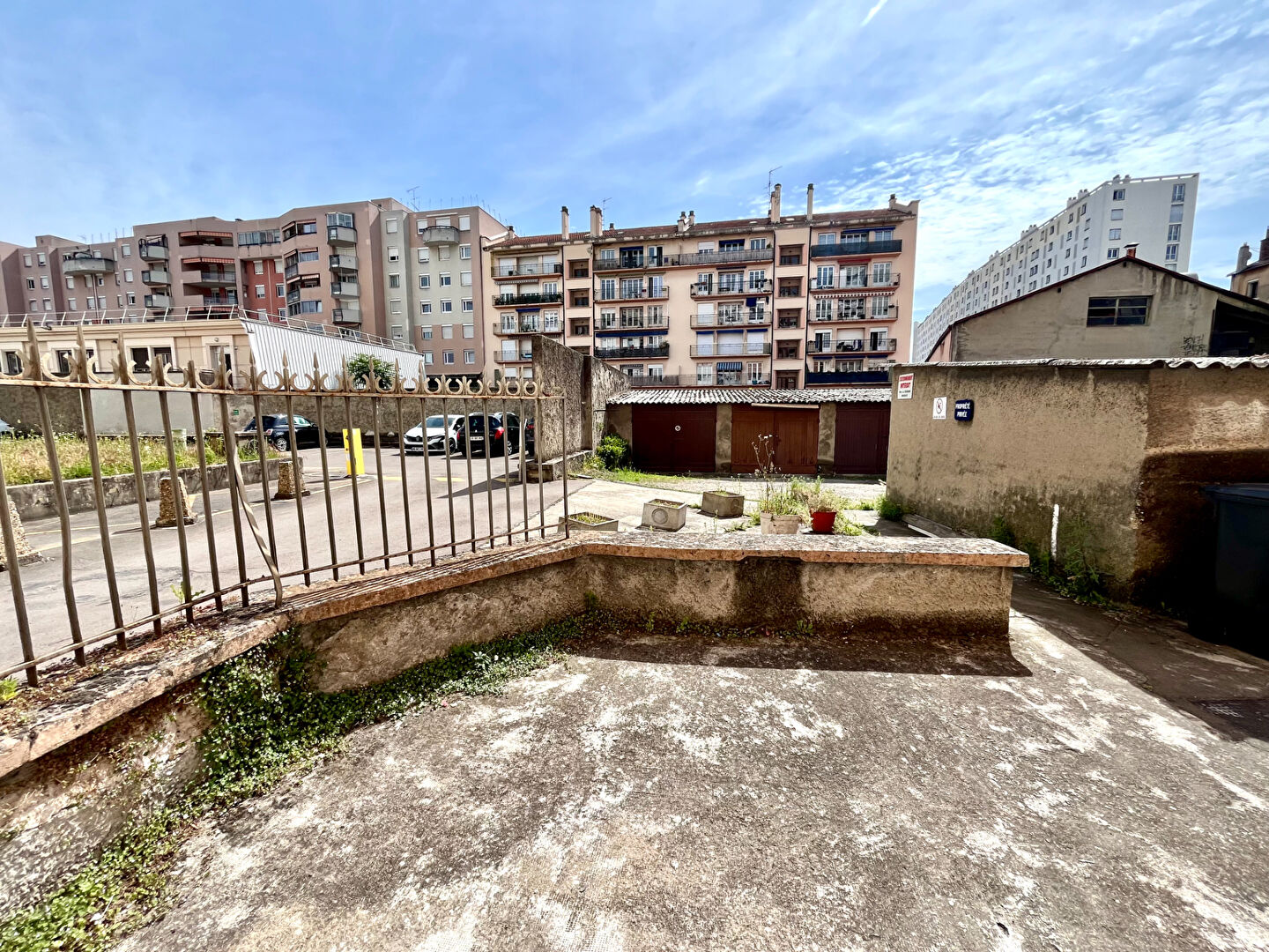 Photo Studio en RDC sur cour- 28,05m2 Villeurbanne Gratte Ciel image 5/6