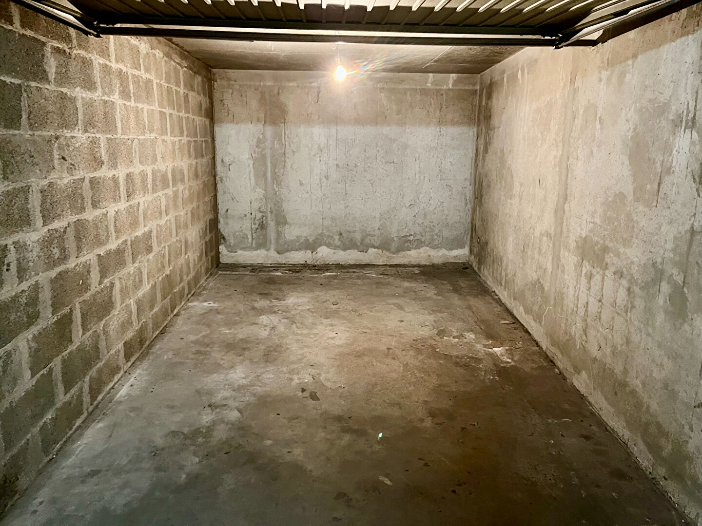 Garage fermé sécurisé de 13,26m2  - Lyon 7