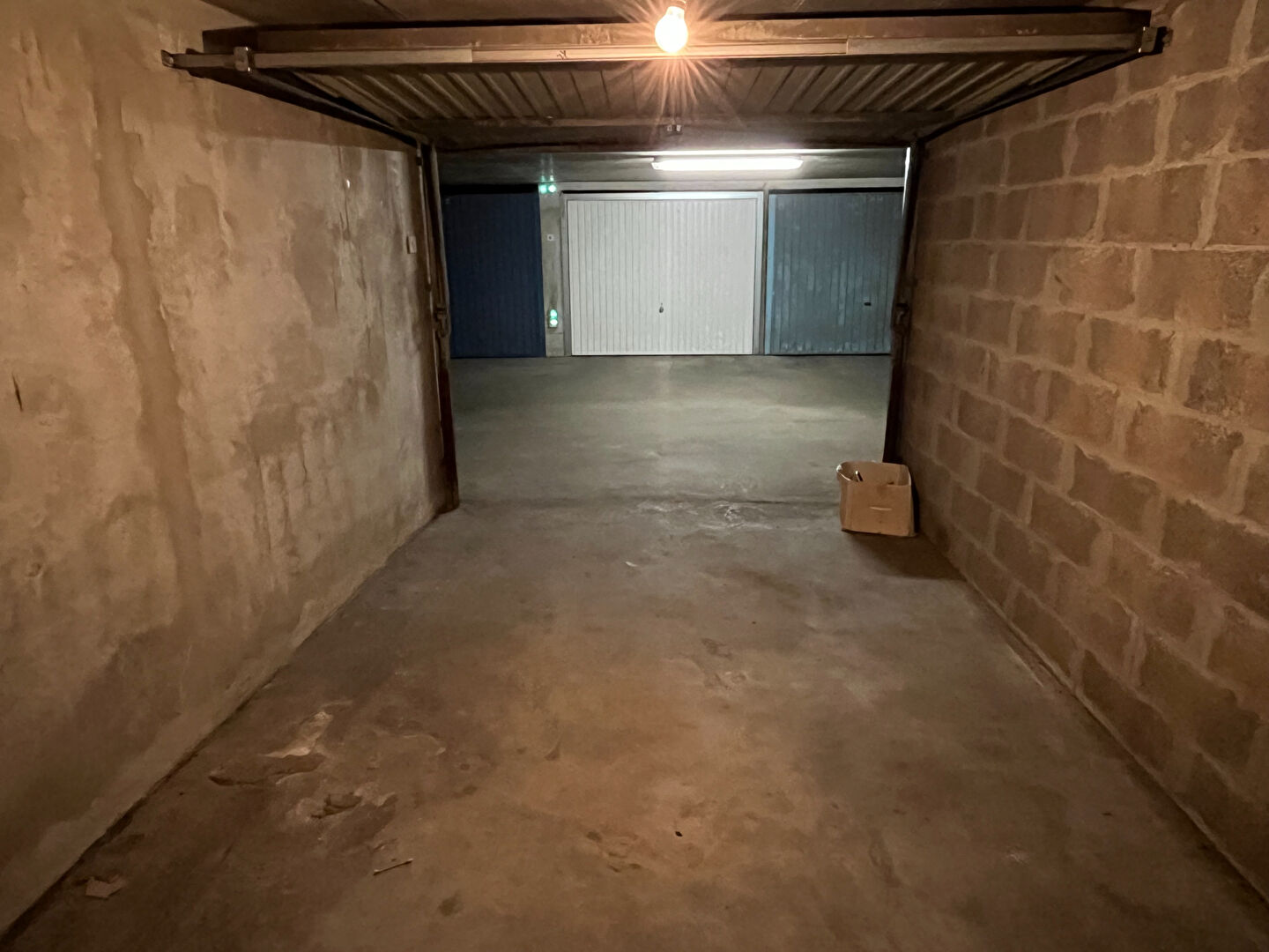 Photo Garage fermé sécurisé de 13,26m2  - Lyon 7 image 2/3