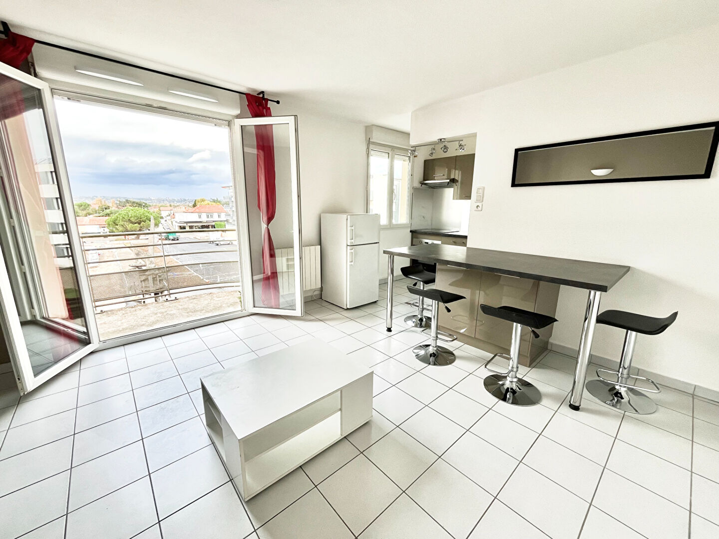 Découvrez ce joli T2 de 46,6 m² à Décines-Charpieu, Place de la Libération