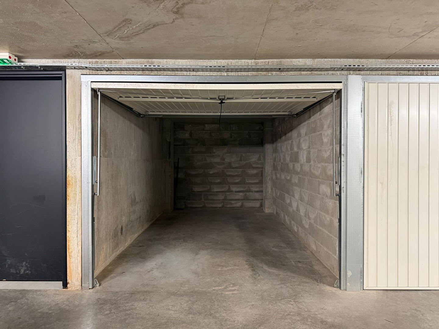 Photo Garage fermé sécurisé de 12,34m2  - Gratte Ciel Villeurbanne image 1/3