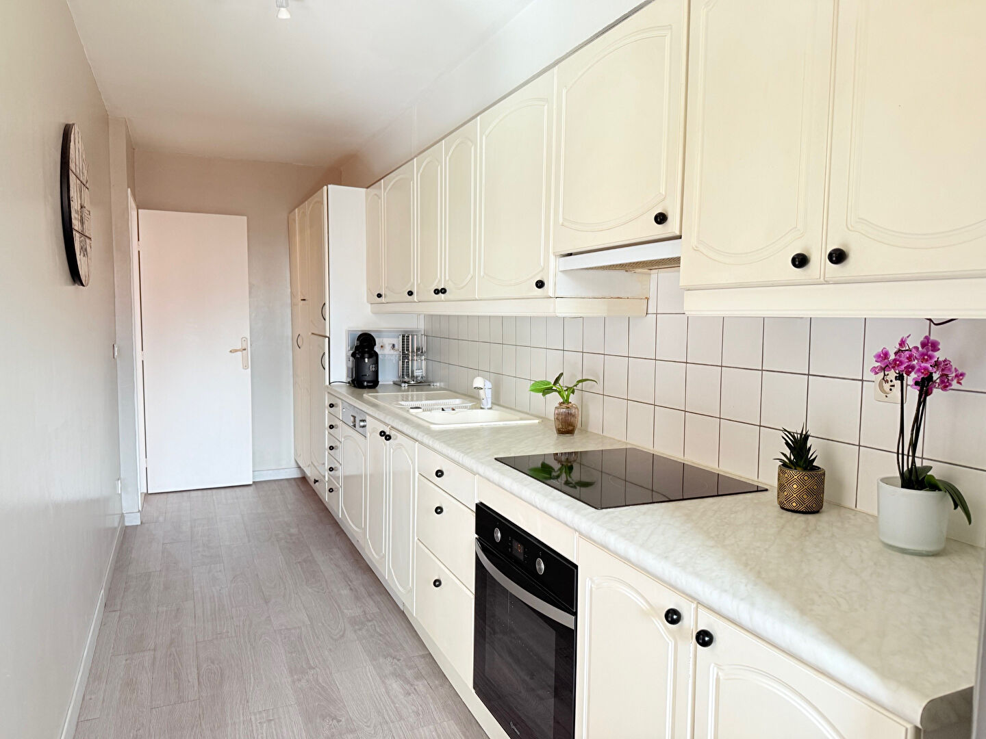 Photo Appartement 4 pièces 82.35 m2 avec un box en sous-sol quartier Carreaux Glatignies. image 4/6