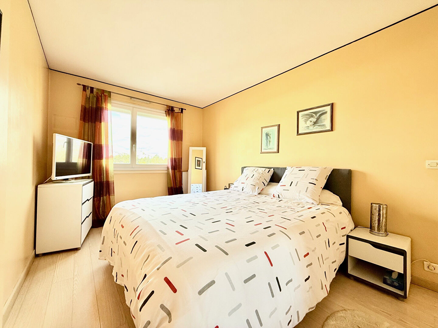 Photo Appartement 4 pièces 82.35 m2 avec un box en sous-sol quartier Carreaux Glatignies. image 5/6