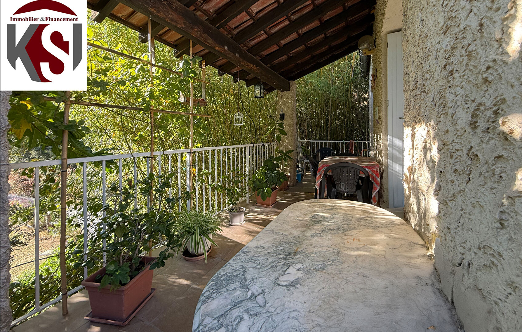 VILLA T2/3 et garage sur 560 m2