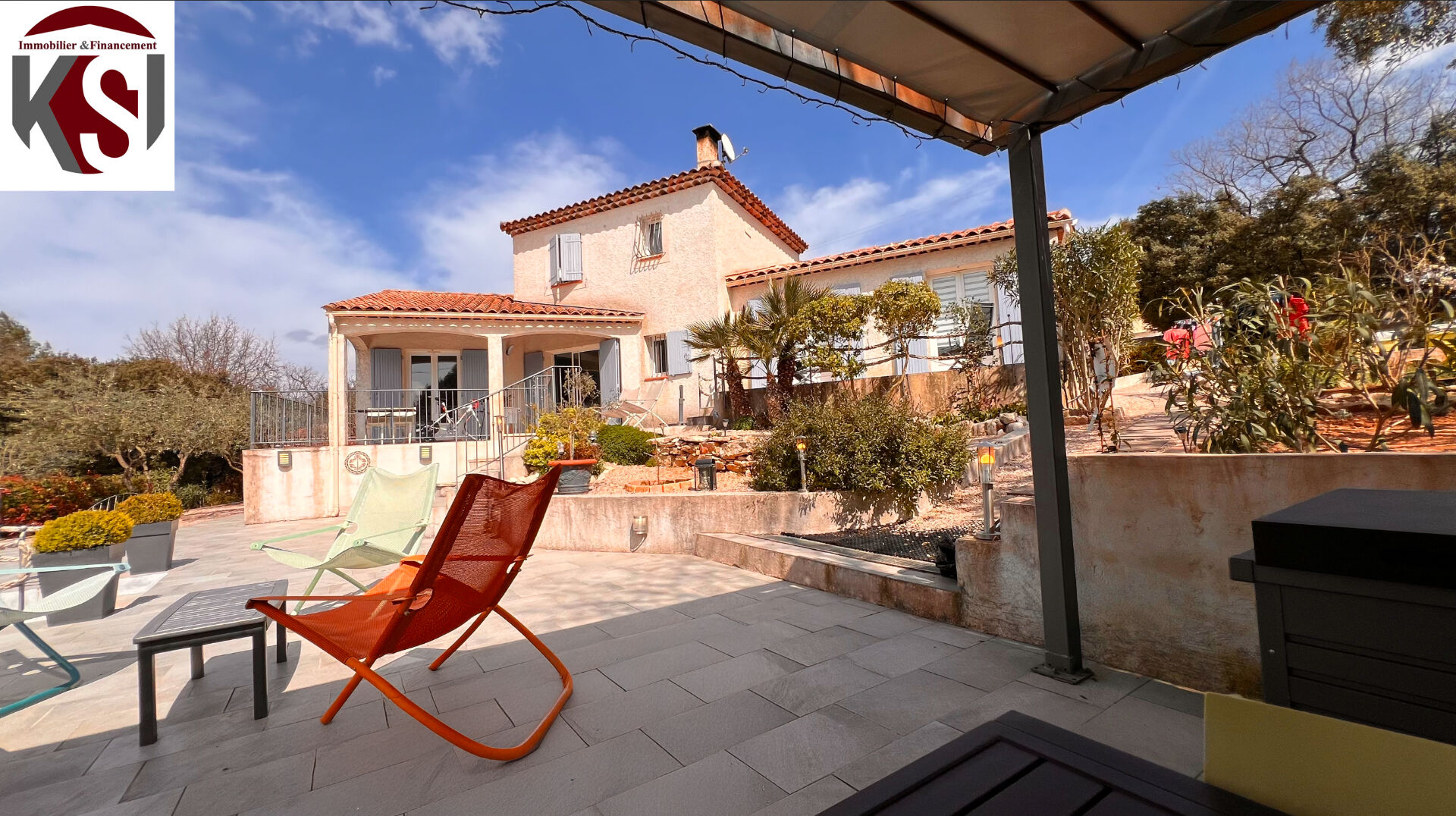 Photo Villa T6 sur 2000 de terrain clos et entièrement paysagé avec piscine et garage image 1/6