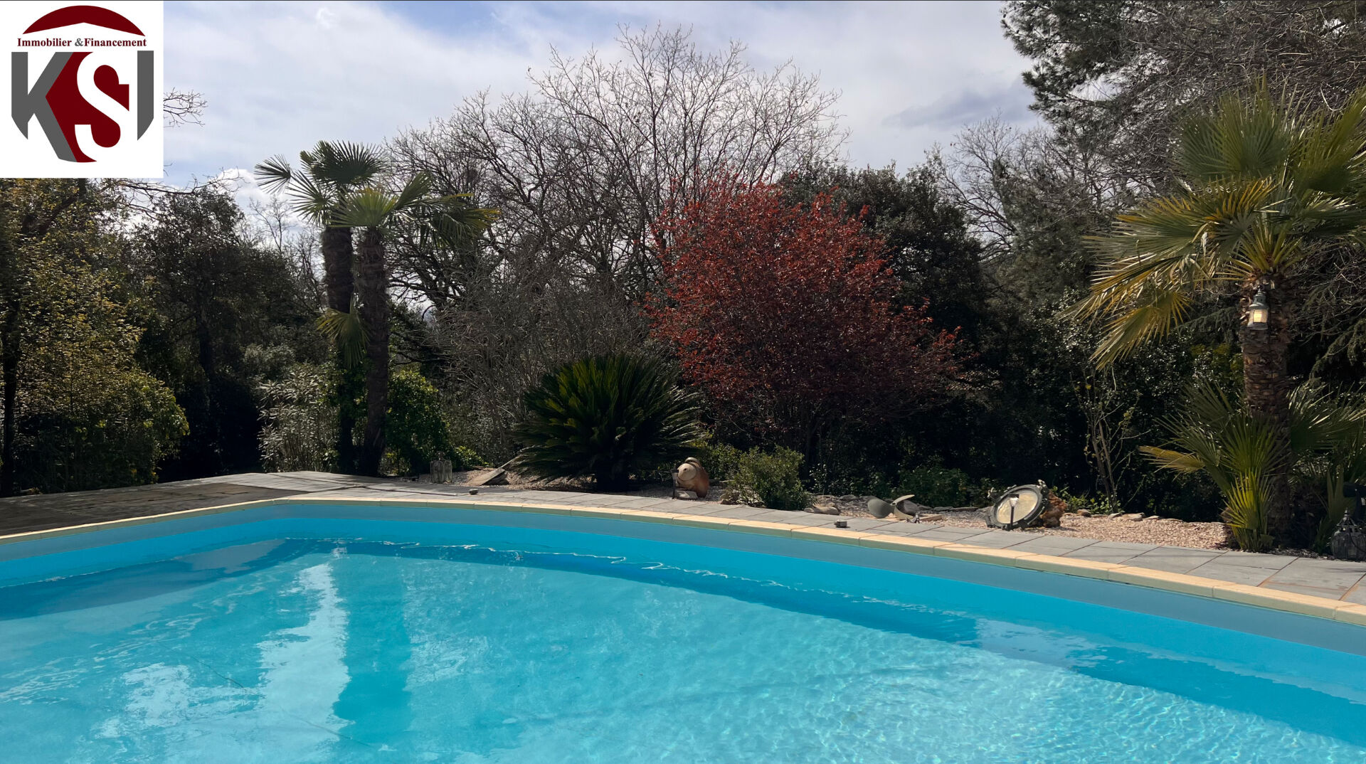 Photo Villa T6 sur 2000 de terrain clos et entièrement paysagé avec piscine et garage image 3/6