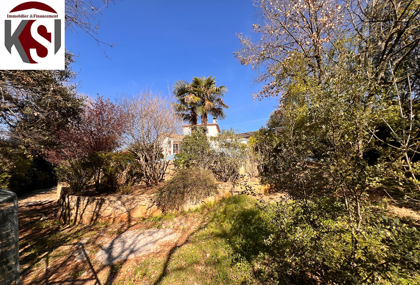 Photo Villa T6 sur 2000 de terrain clos et entièrement paysagé avec piscine et garage image 4/6