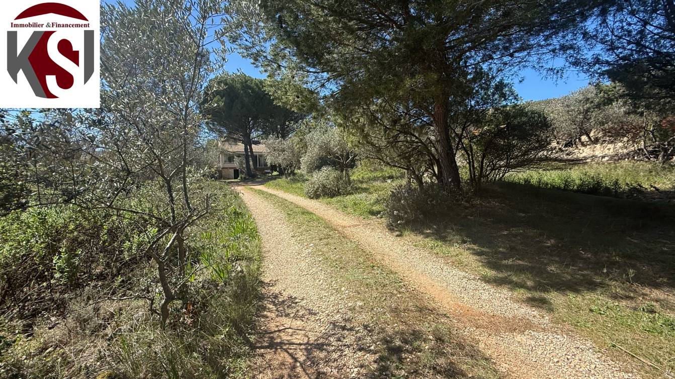 MAISON T4 SUR 2667 m2 de terrain clos