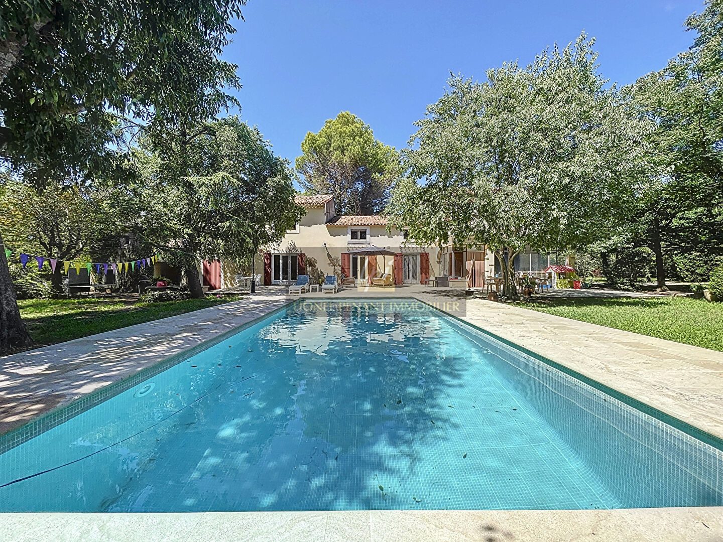 Photo MAS DE VILLE T10 300M² PISCINE GARAGE DEPENDANCES SUR 6600M² DE TERRAIN ARBORE image 2/6