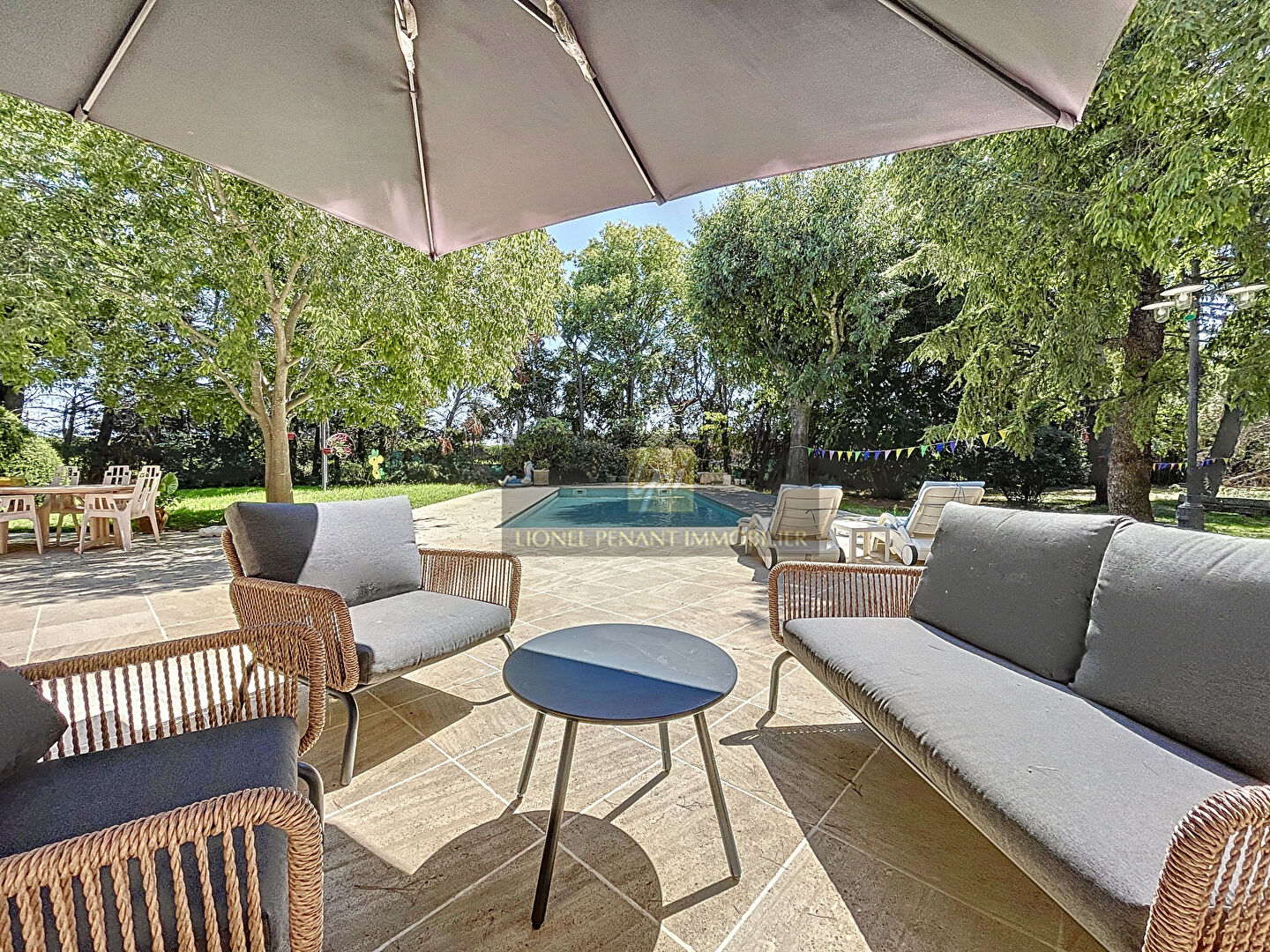 Photo MAS DE VILLE T10 300M² PISCINE GARAGE DEPENDANCES SUR 6600M² DE TERRAIN ARBORE image 4/6