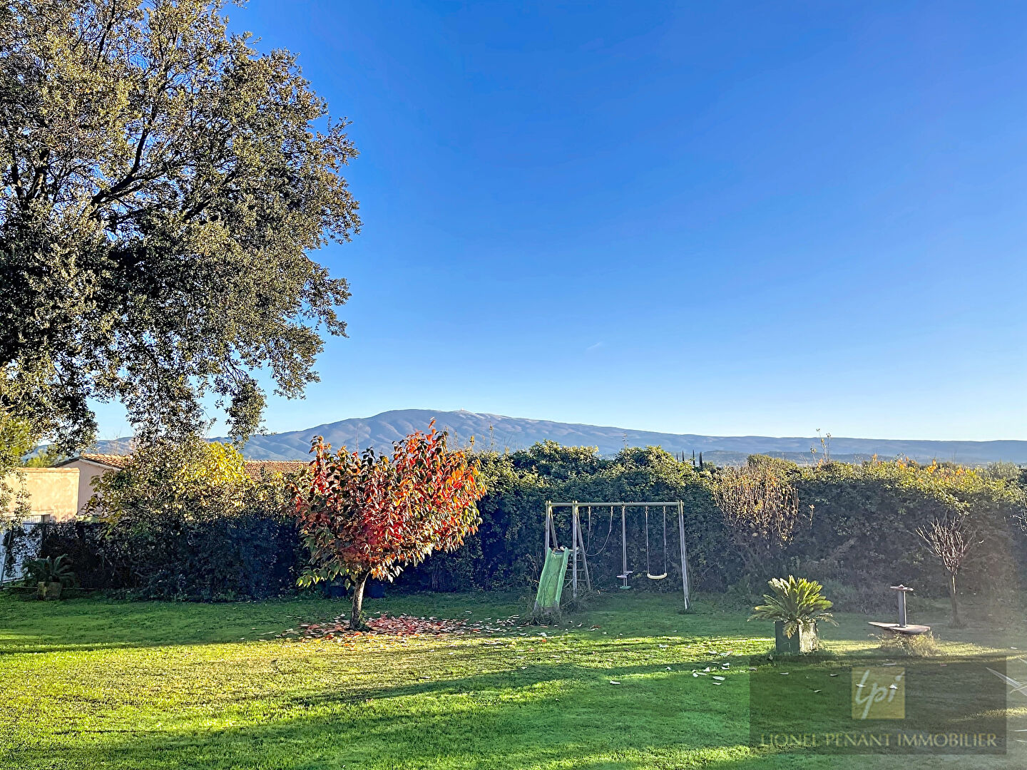 VILLA T5 146M² PISCINE + GARAGES+ HANGAR 200M² + DEPENDANCES - TERRAIN 5700M²