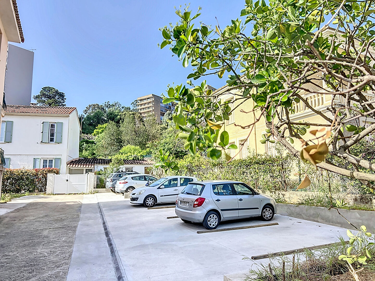 Photo Local 130m2 + 3 places de Parking image 6/6