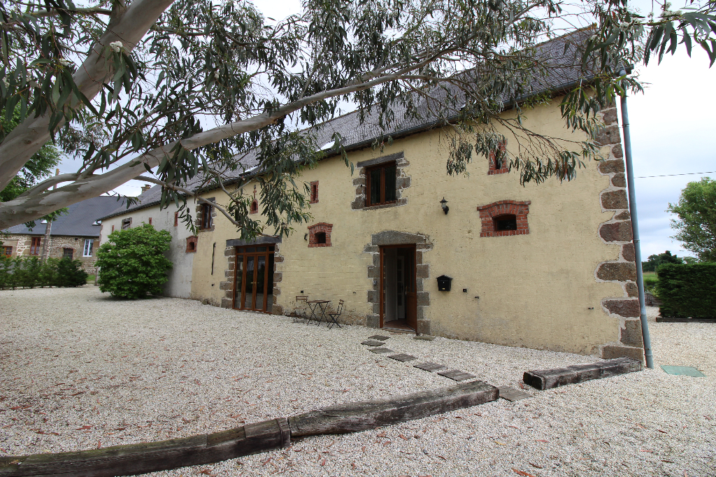 Belle maison en pierres rénovée avec terrain