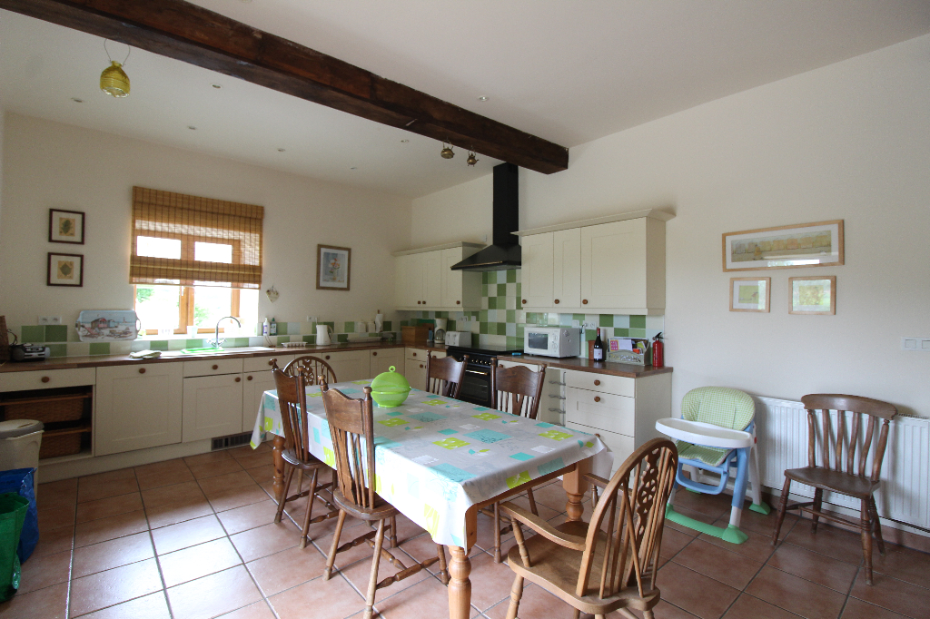 Photo Belle maison en pierres rénovée avec terrain image 2/6