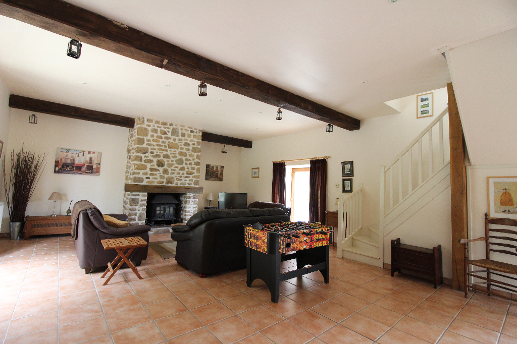Photo Belle maison en pierres rénovée avec terrain image 3/6