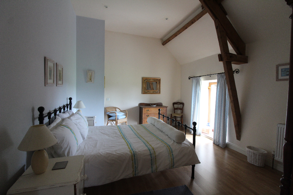 Photo Belle maison en pierres rénovée avec terrain image 5/6