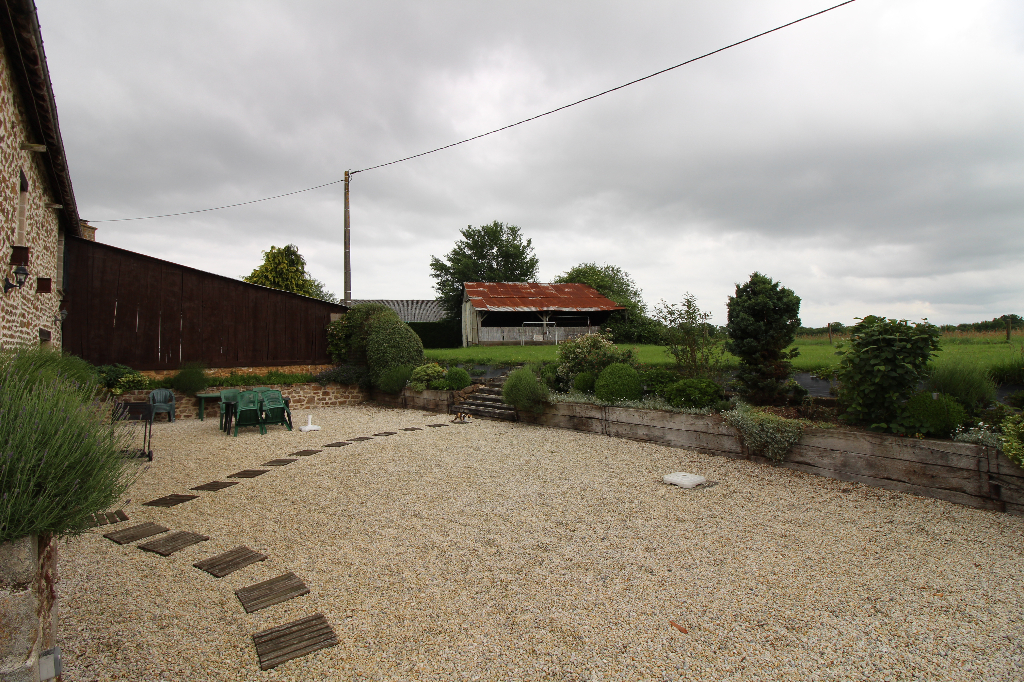 Photo Belle maison en pierres rénovée avec terrain image 6/6