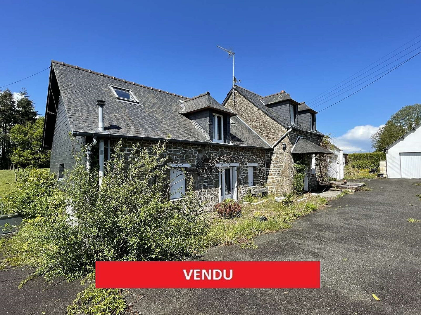 Jolie maison en pierres SaintBerthevinlaTannière 53220