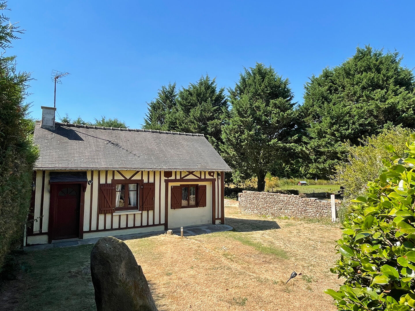 Photo Maison avec plan d'eau image 2/6