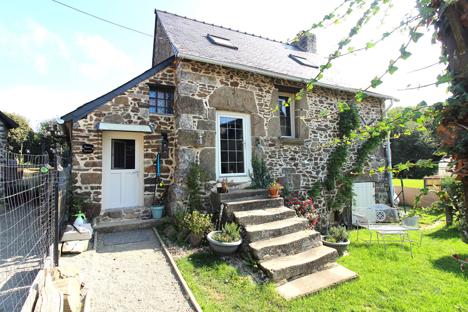 Maison avec dépendance et terrain