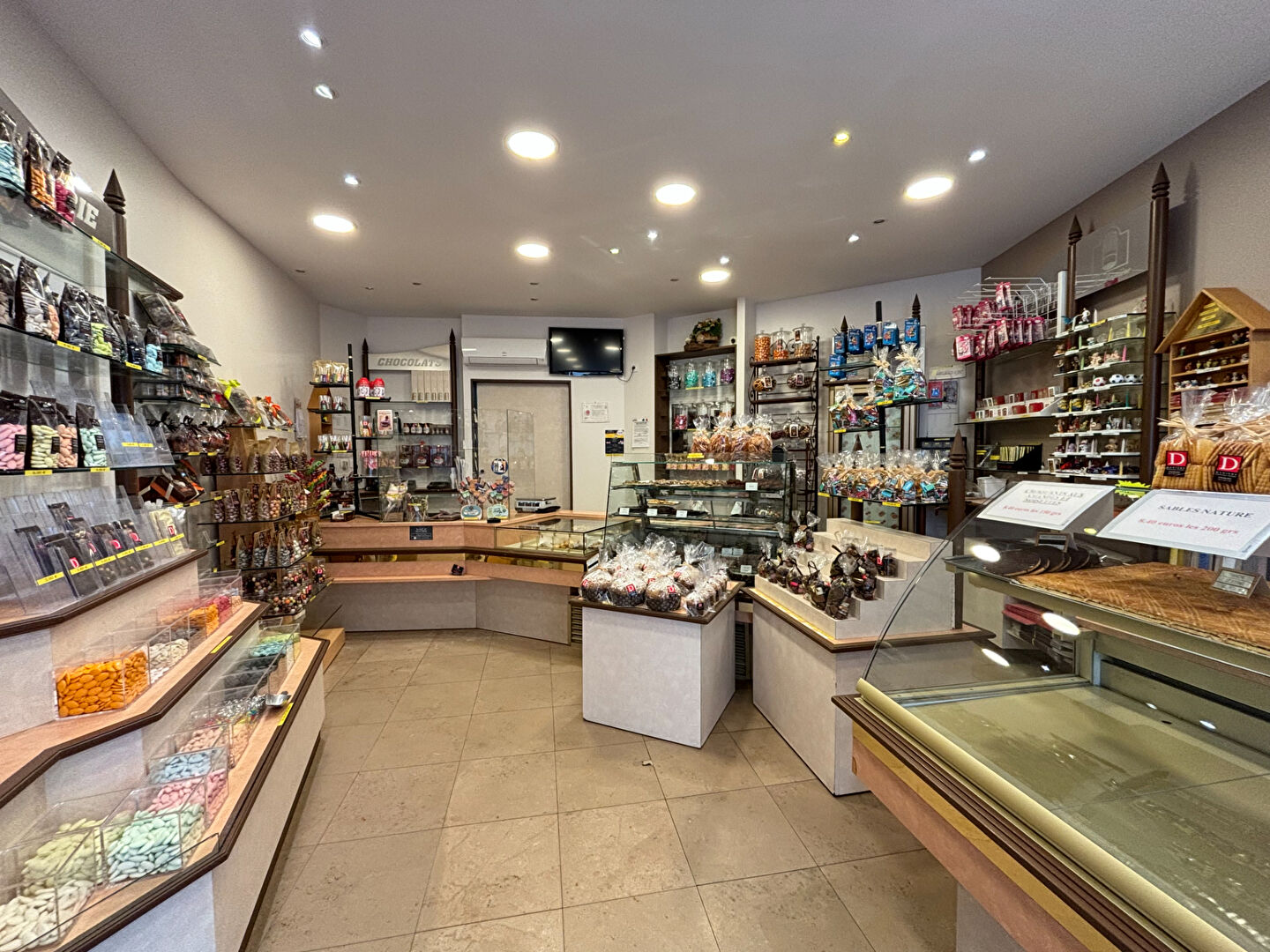 Photo Belle affaire à saisir : pâtisserie - chocolaterie image 2/6