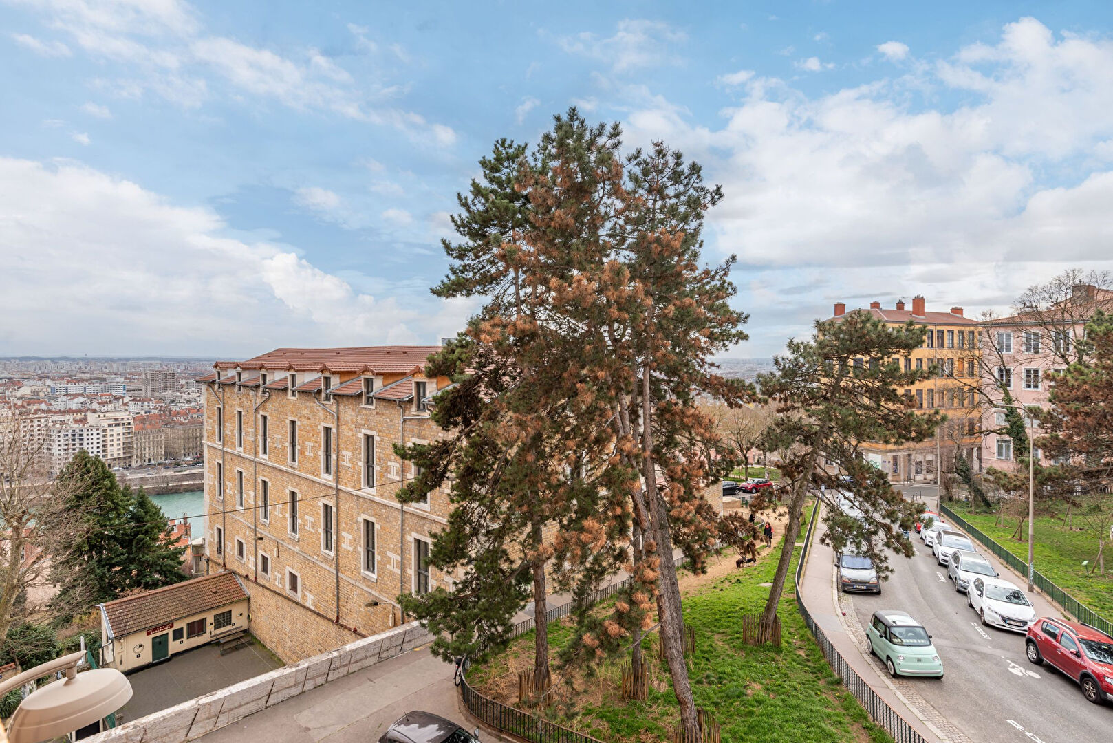 Photo T5 - 125m² - Place Bellevue image 3/6