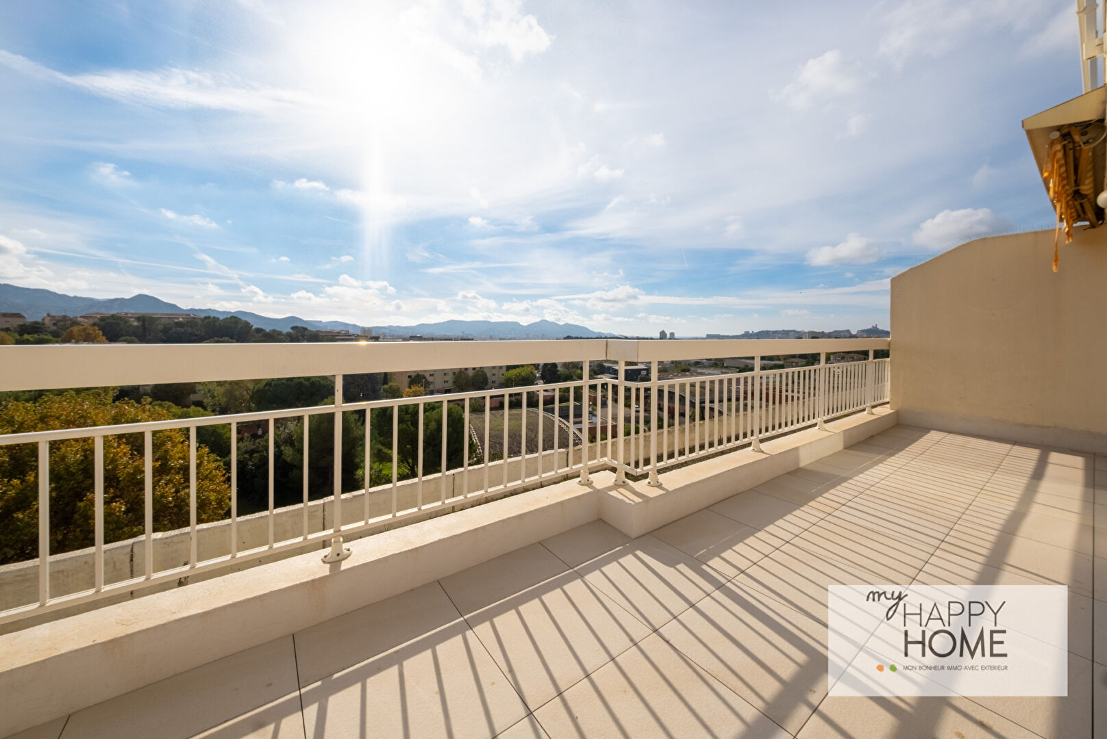 T4 la Fourragère avec terrasse vue panoramique 13012