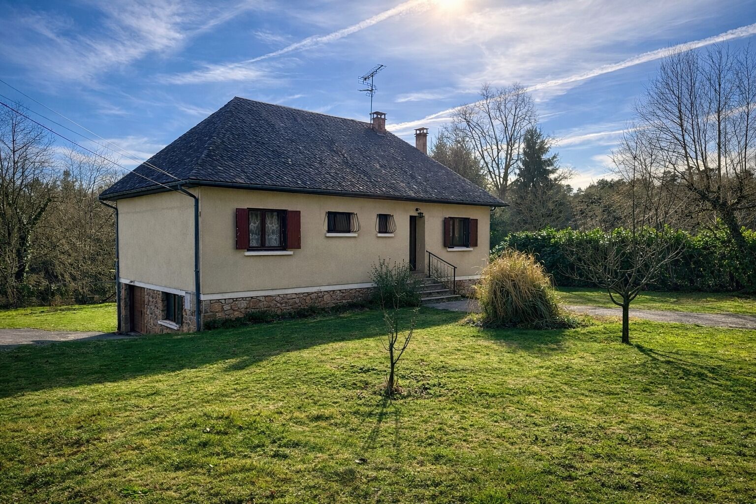 Maison avec boxes sur 1,6 hectare