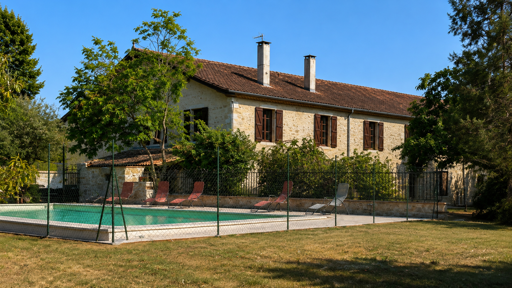 PROPRIÉTÉ DE CARACTÈRE ? 2,4 HA MINIMUM ? DÉPENDANCES ? PISCINE