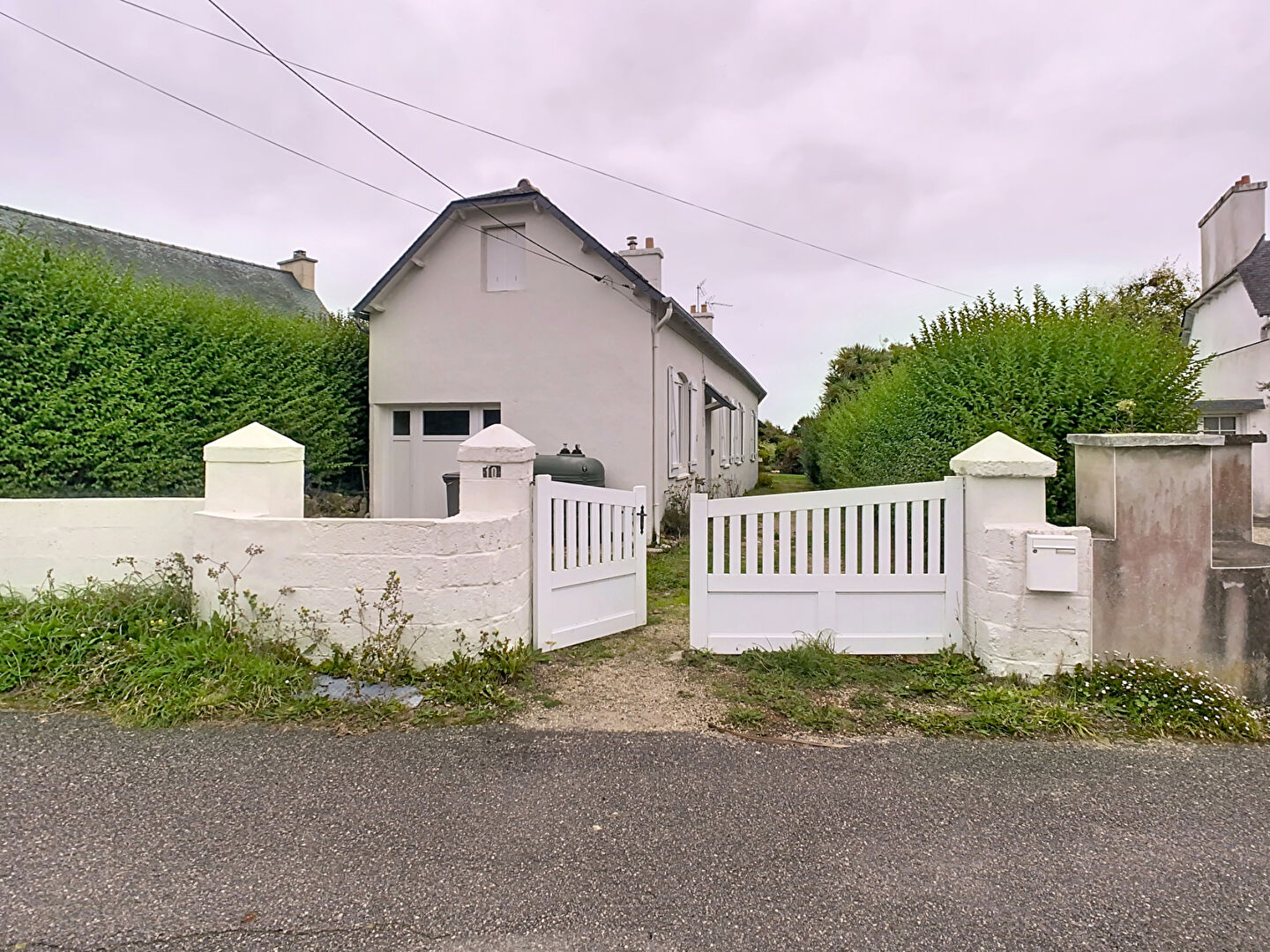 MAISON  A RENOVER A BRIGNOGAN PLAGES