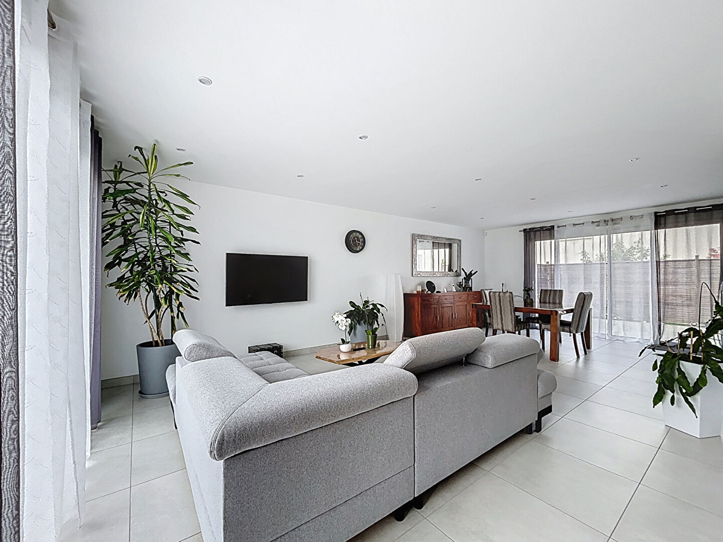 MAISON FAMILIALE 5 CHAMBRES DONT UN BEL ESPACE ADO