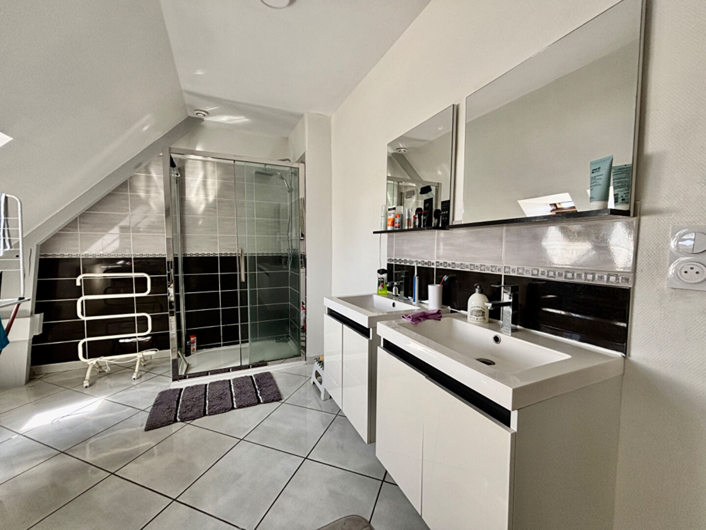 Photo Maison 5 chambres, garage et jardin à 4 arrêts en tram de la gare. image 6/6