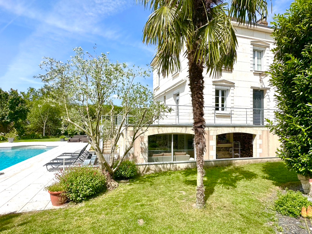 Photo MAISON ANCIENNE AVEC UN MAGNIFIQUE JARDIN  A ANGERS image 2/6