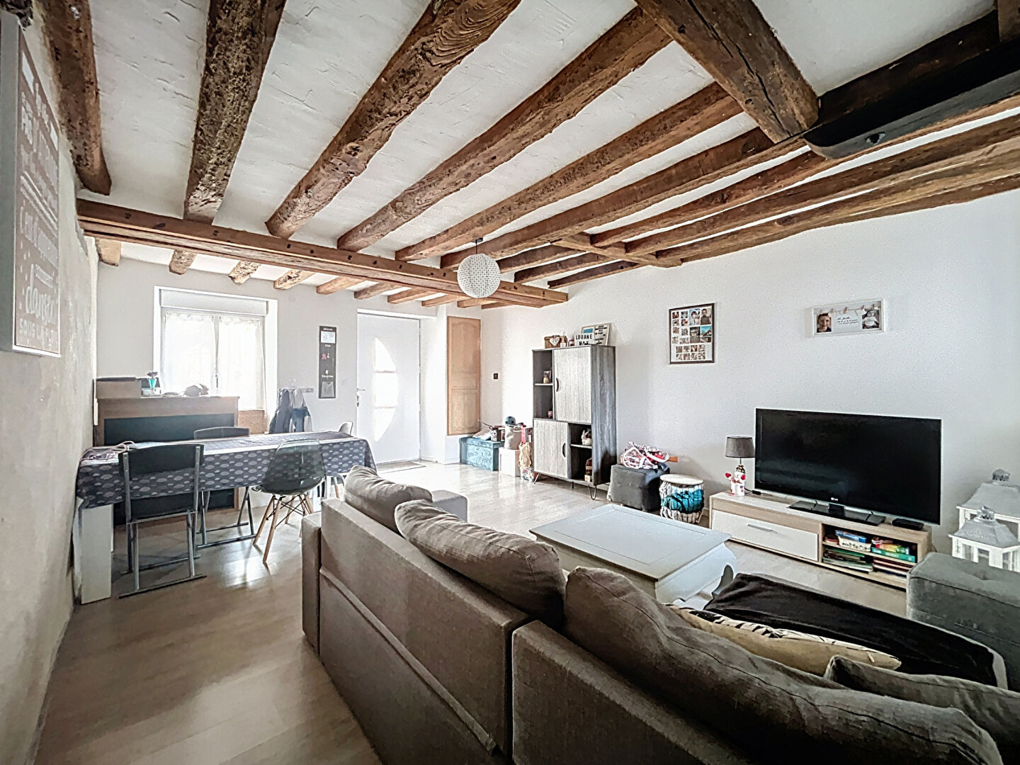 Chateauneuf sur Sarthe Maison de bourg avec cachet 3 chambres terrasse et cave