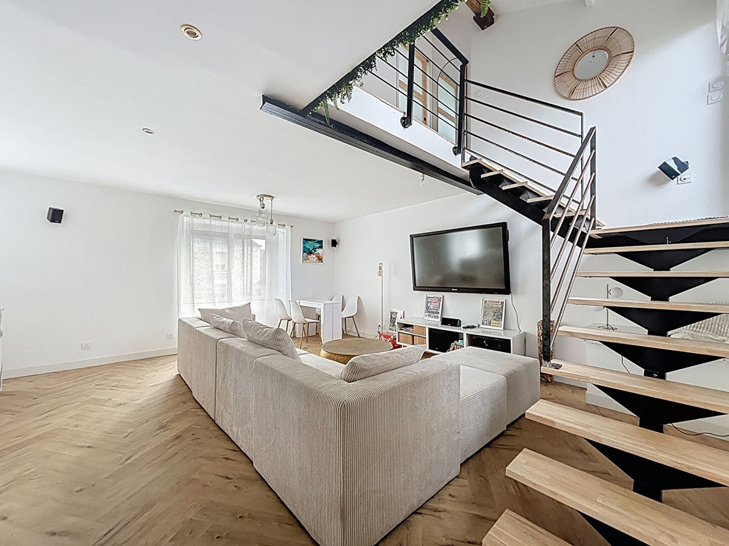 Photo Murs Erigne Duplex chaleureux avec 2 chambres terrasse et parking privé image 3/6