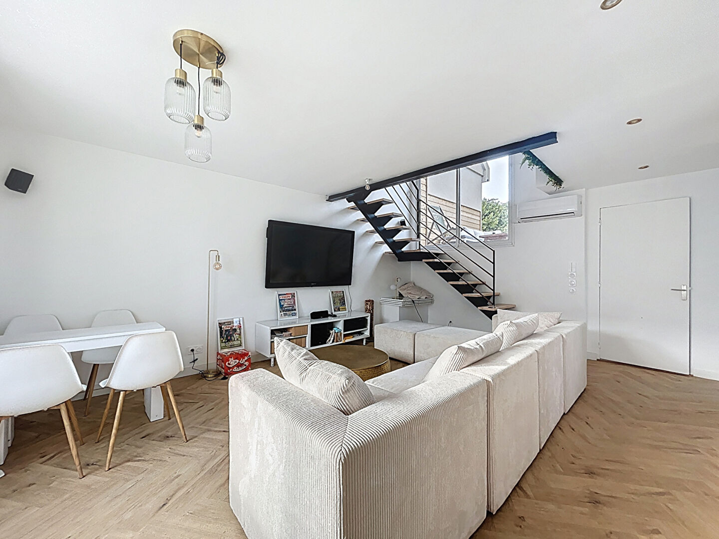 Photo Murs Erigne Duplex chaleureux avec 2 chambres terrasse et parking privé image 5/6