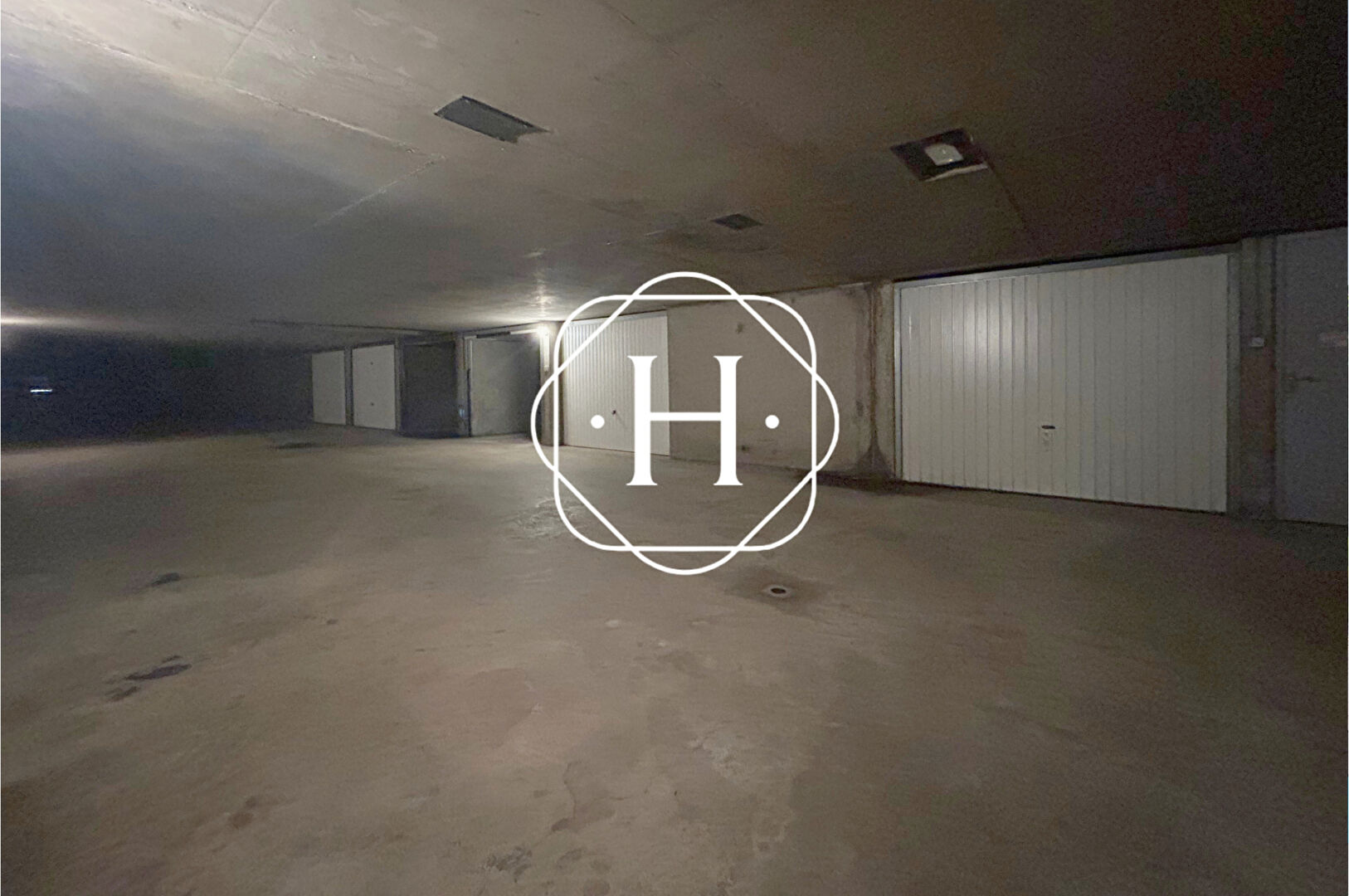 Photo Parking / box  13.88 m² image 3/3