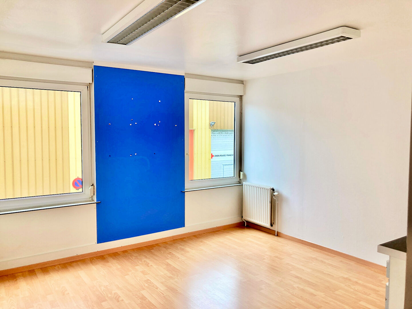 ENSEMBLE DE LOCAUX COMMERCIAUX ET D'ENTREPÔTS - MAXÉVILLE - 4 913 m² - INVESTISSEUR