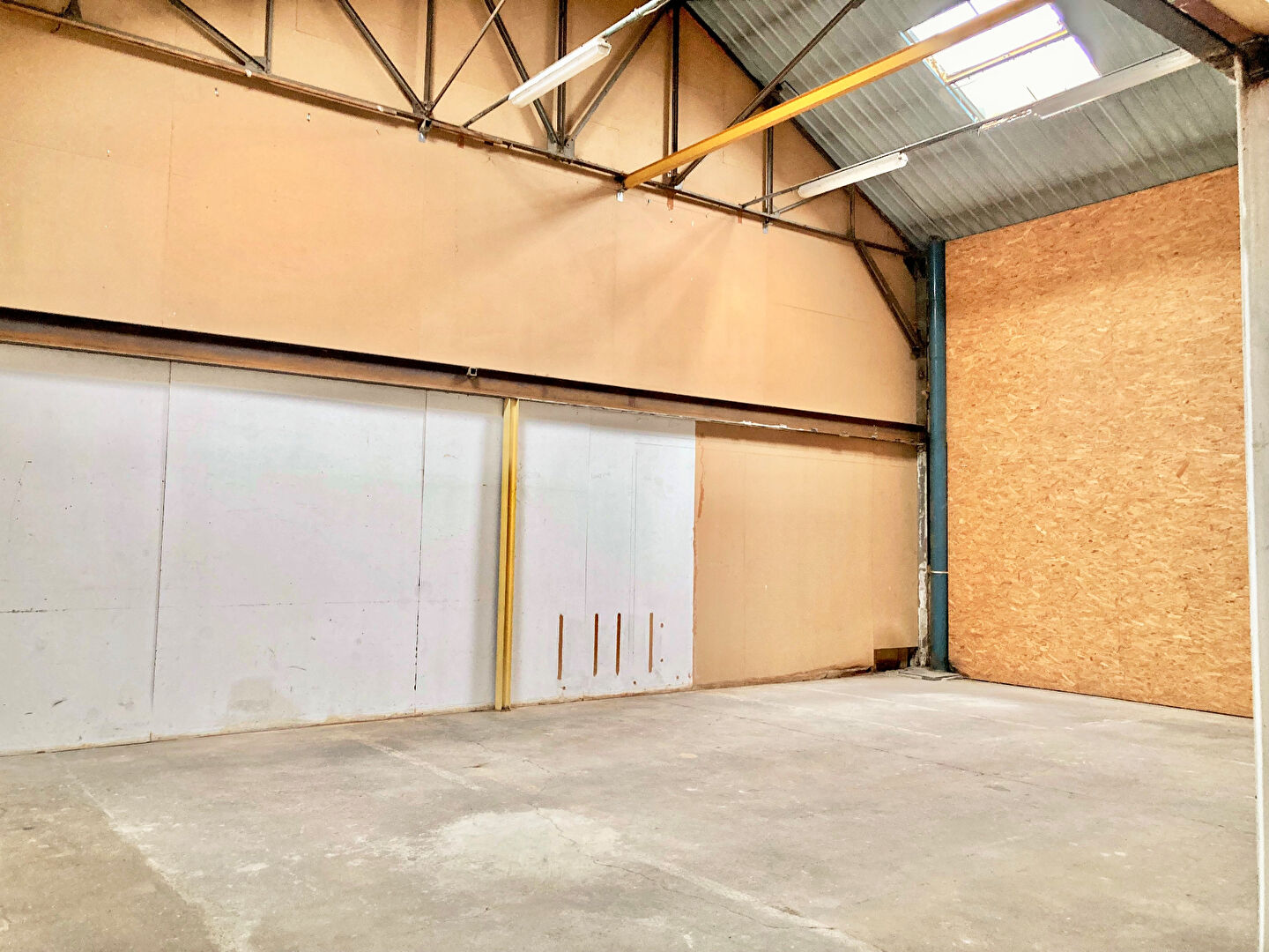 Photo ENSEMBLE DE LOCAUX COMMERCIAUX ET D'ENTREPÔTS - MAXÉVILLE - 4 913 m² - INVESTISSEUR image 2/3