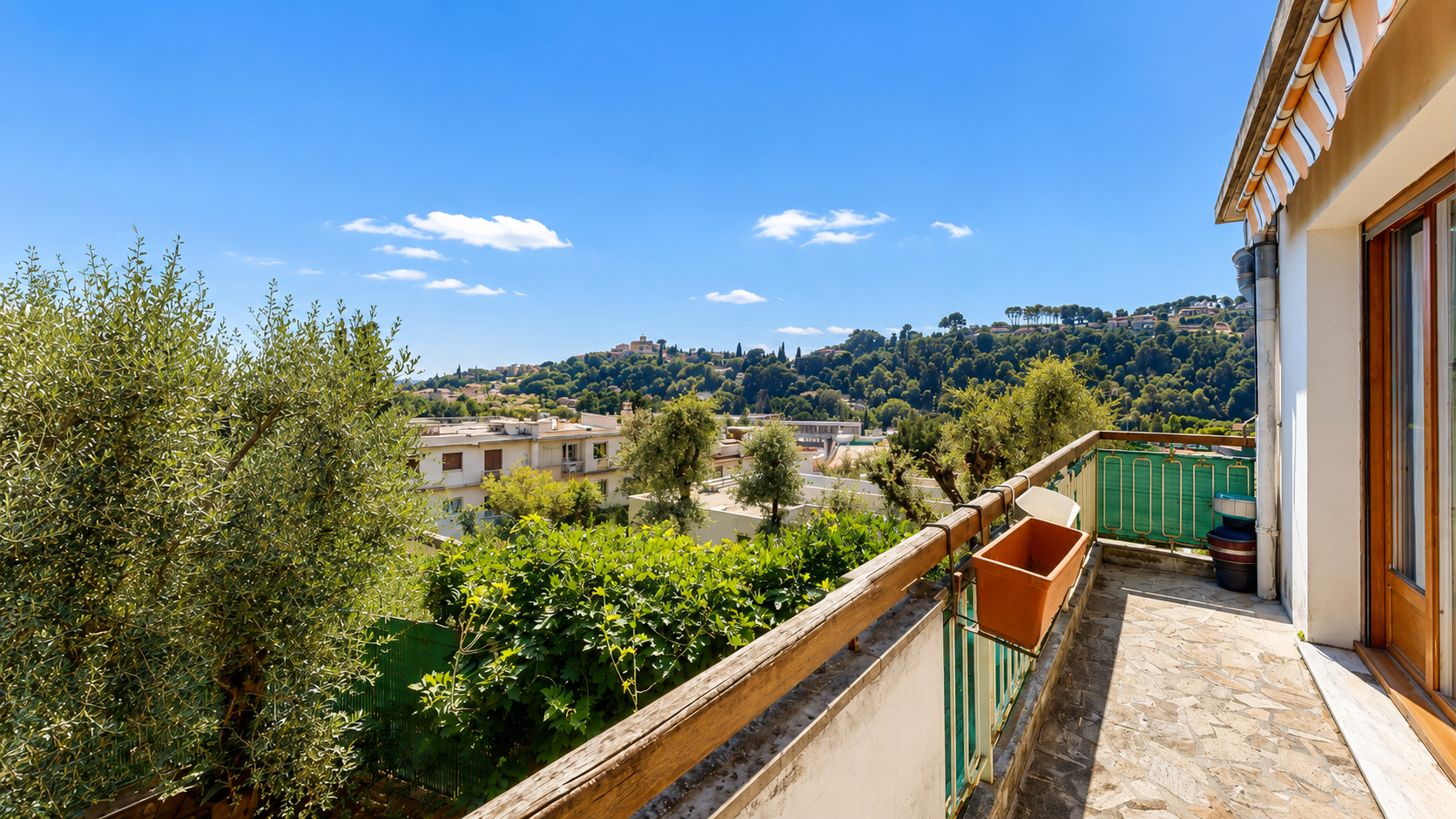 Appartement 3/4 pièces 83 m² - Vue dégagée - Terrasse - Stationnement - Cave
