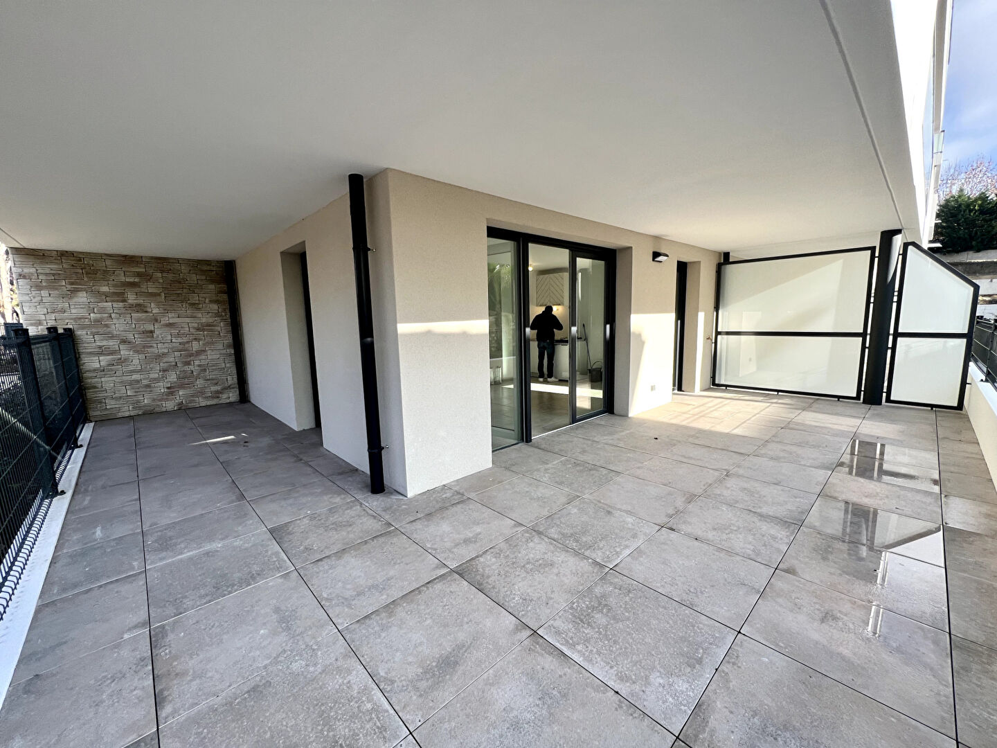 A LOUER GRAND STUDIO Marseille 13012 ST BARNABE avec terrasse