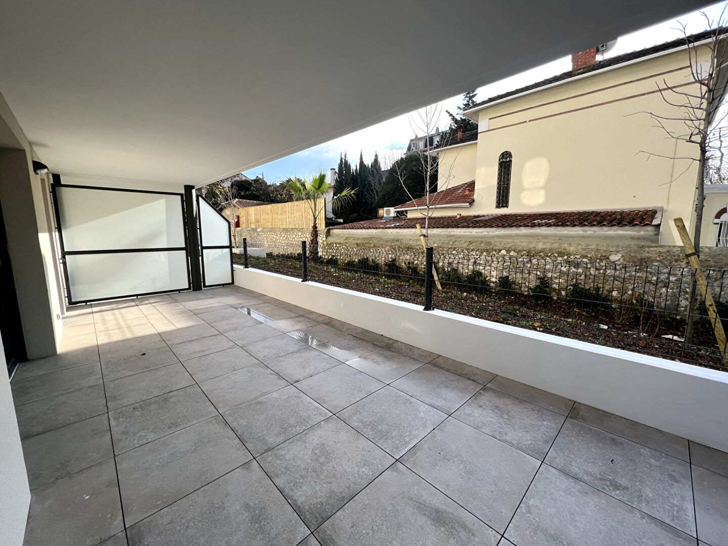 Photo A LOUER GRAND STUDIO Marseille 13012 ST BARNABE avec terrasse image 4/6