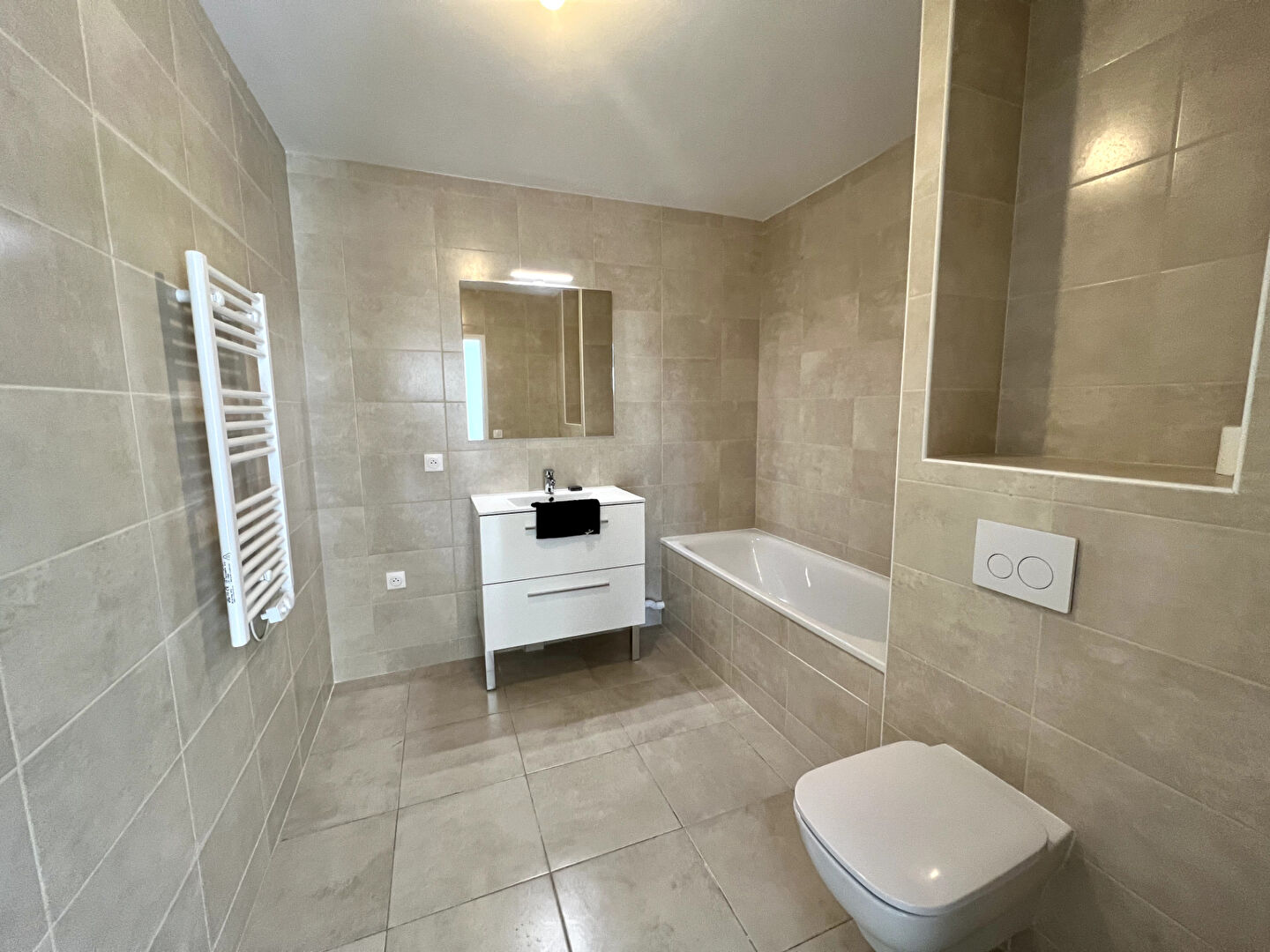 Photo A LOUER GRAND STUDIO Marseille 13012 ST BARNABE avec terrasse image 6/6