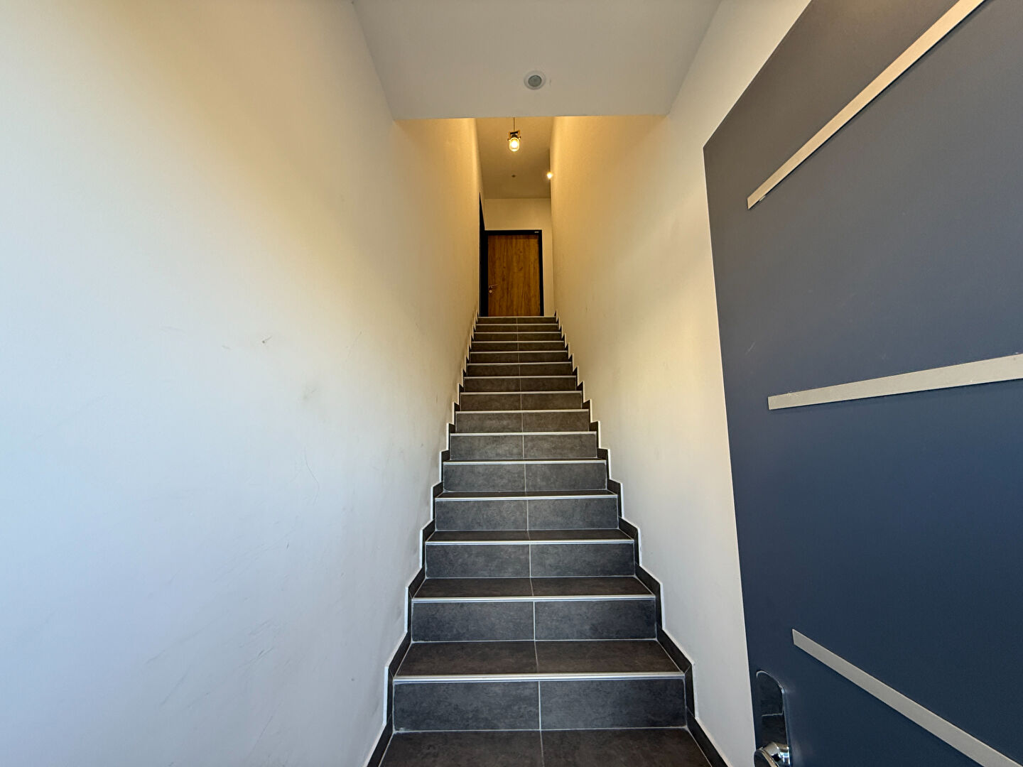 Photo A louer : Appartement beau Studio neuf Marseille 13012  avec parking en haut de villa image 3/5