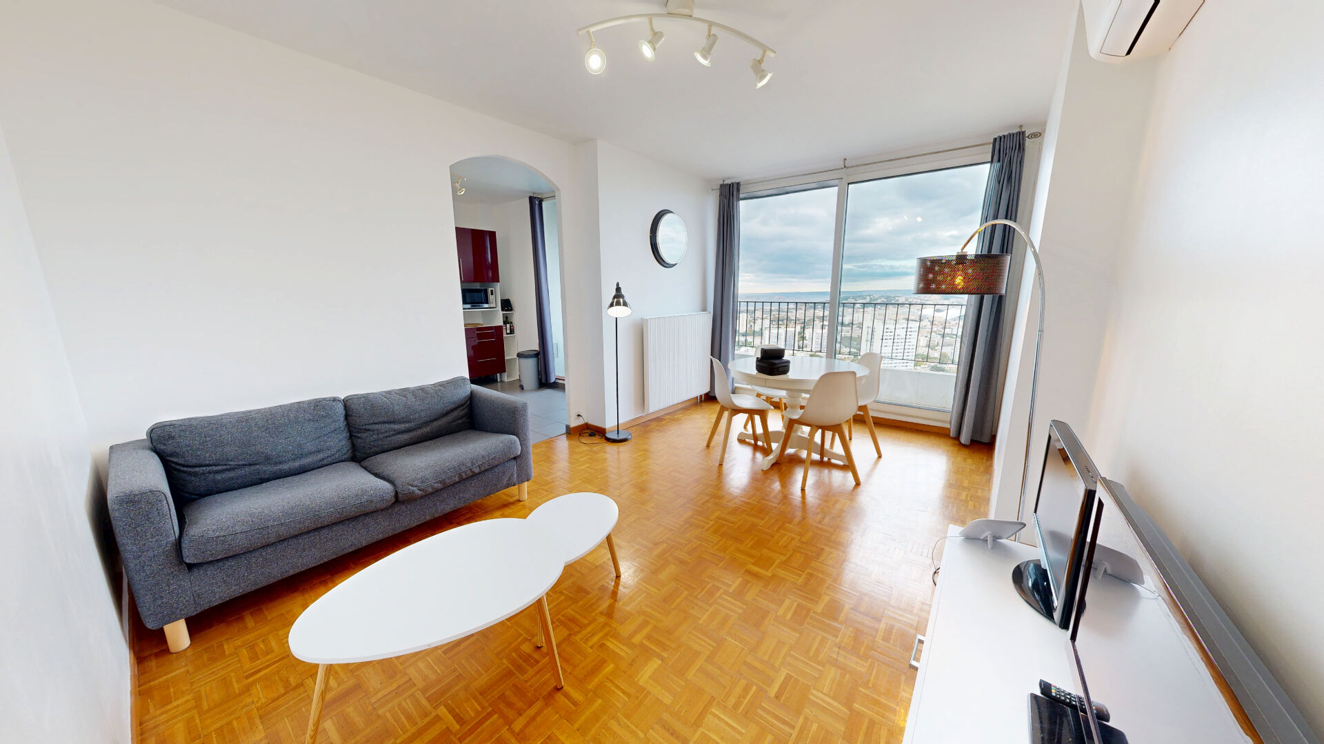 A VENDRE APPARTEMENT T2 - SUPER ROUVIERE - 13009 - ASCENSEUR - BALCON - CALME - VUE MER