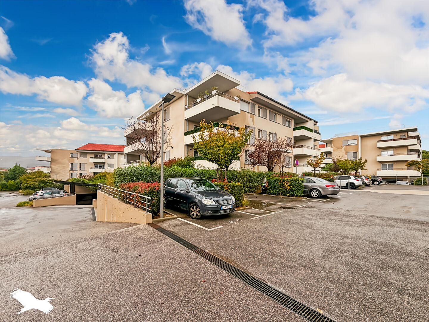 A VENDRE - LA CIOTAT - 13600 - APPARTEMENT REZ DE JARDIN - 3 CHAMBRES - TERRASSE - PARKINGS - CALME