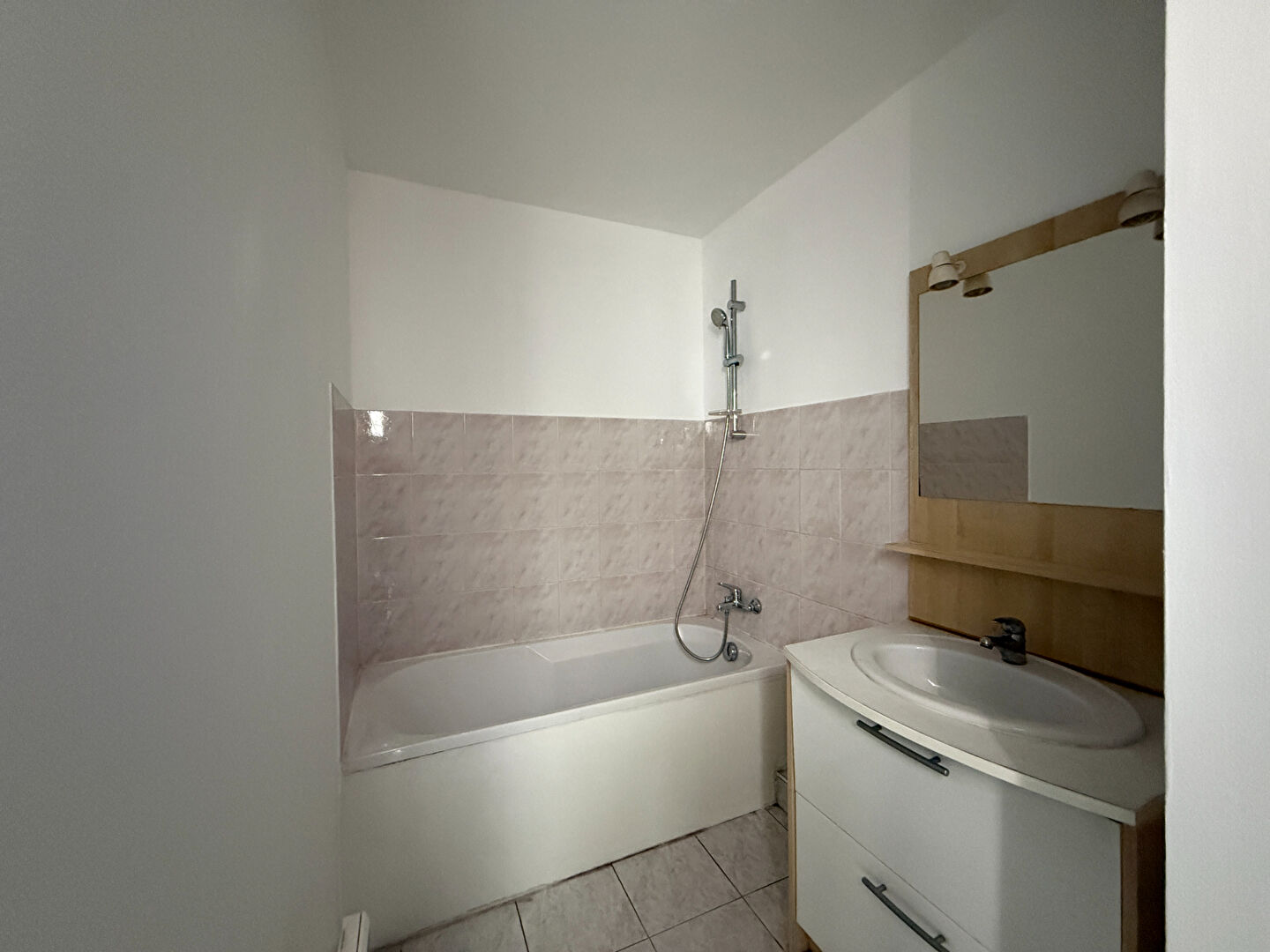 Photo A LOUER Appartement Marseille 13011 grand T2 42 m2 avec cave image 6/6