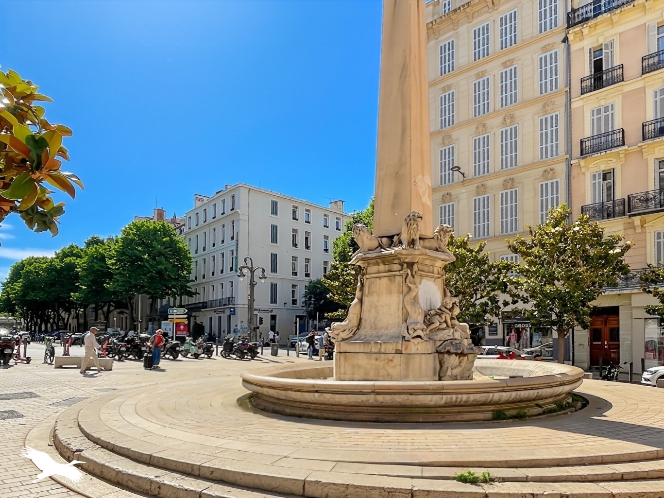 A VENDRE -  Marseille 13001 -  Plein Centre Ville - Forte Rentabilité 9,5% - 255m² Murs Commerciaux loués et 115m² de cave-