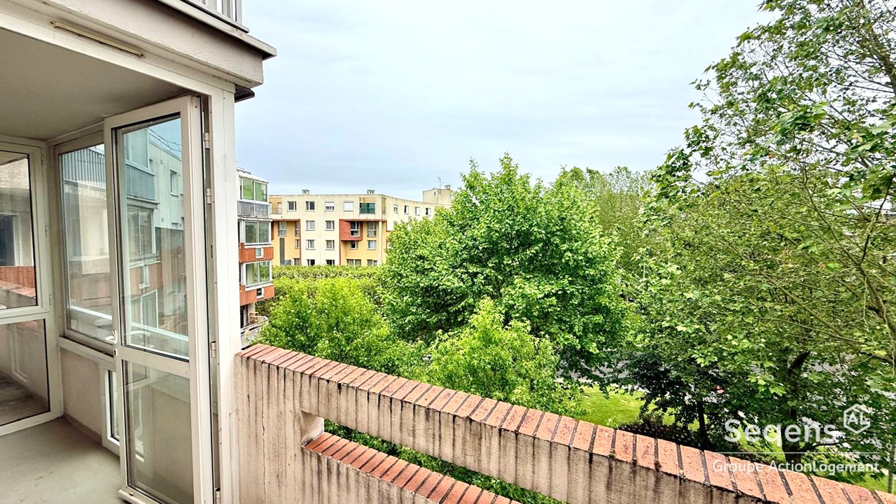 Appartement Noisiel 4 pièces avec grand Balcon et veranda